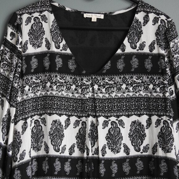 Hem & Thread Size Large Tunic Boho Style Black & White Paisley Design - Picture 2 of 4